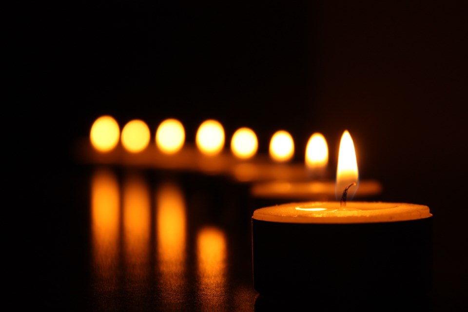 candles in darkness, Pexels