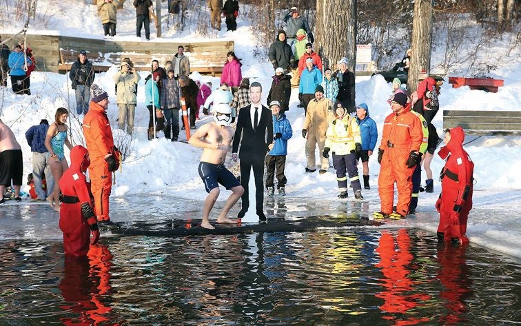 polar-bear-dip.22_12212017.jpg