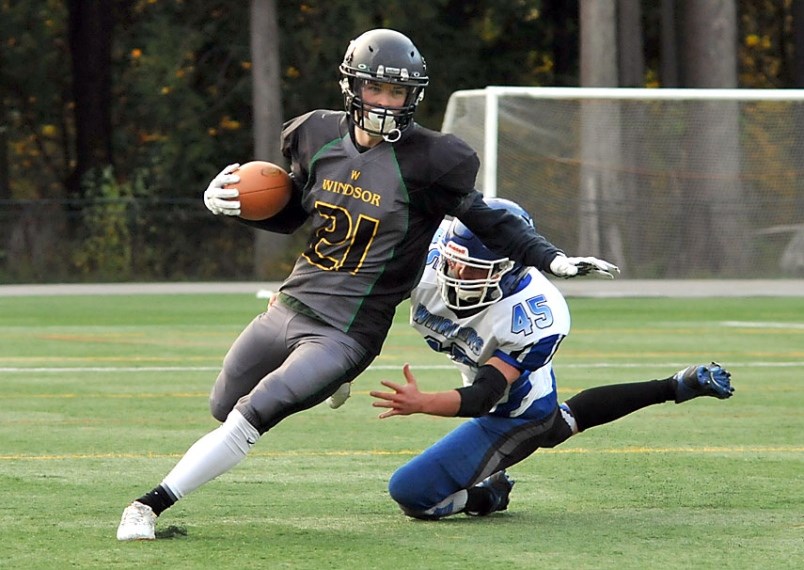Windsor's Ben McMichael turns on the speed during a game earlier this season. The Dukes went on to win the provincial AA title, completing a perfect 10-0 season. photo Paul McGrath, North Shore News