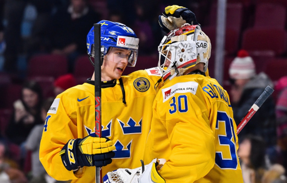 Elias Pettersson scores goal that stands as gamewinner for