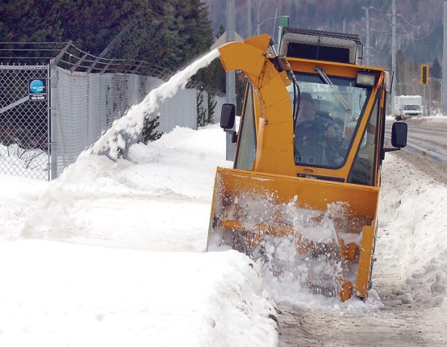 Sidewalk-clearing.24_122201.jpg