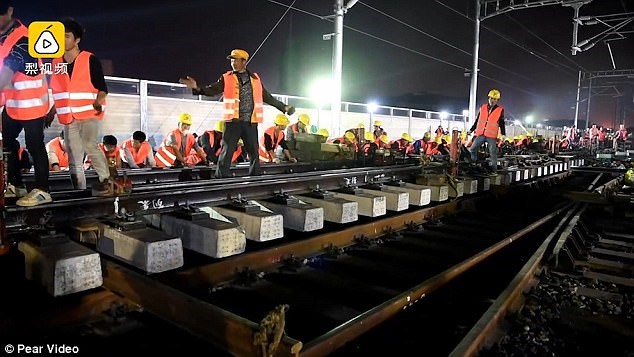 Chinese railway built in just 9 hours by 1,500 feverish workers. Image courtesy: Pear video screenshot