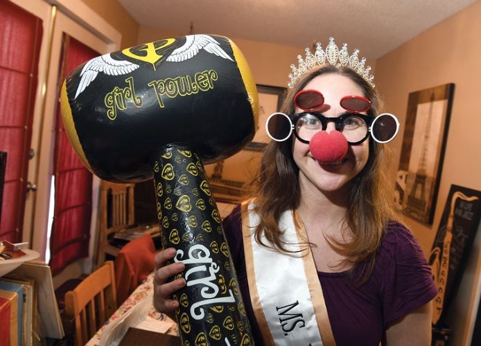 EXTRAclown-at-pageant.30-_2.jpg