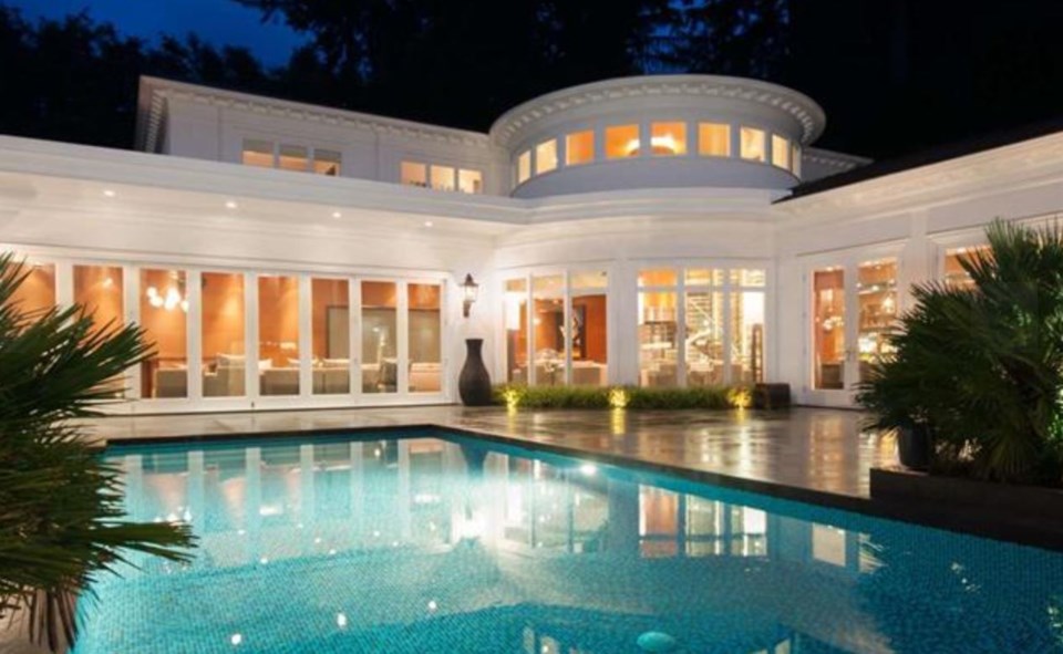 West Vancouver White House $22m Feb 16 exterior poolJPG