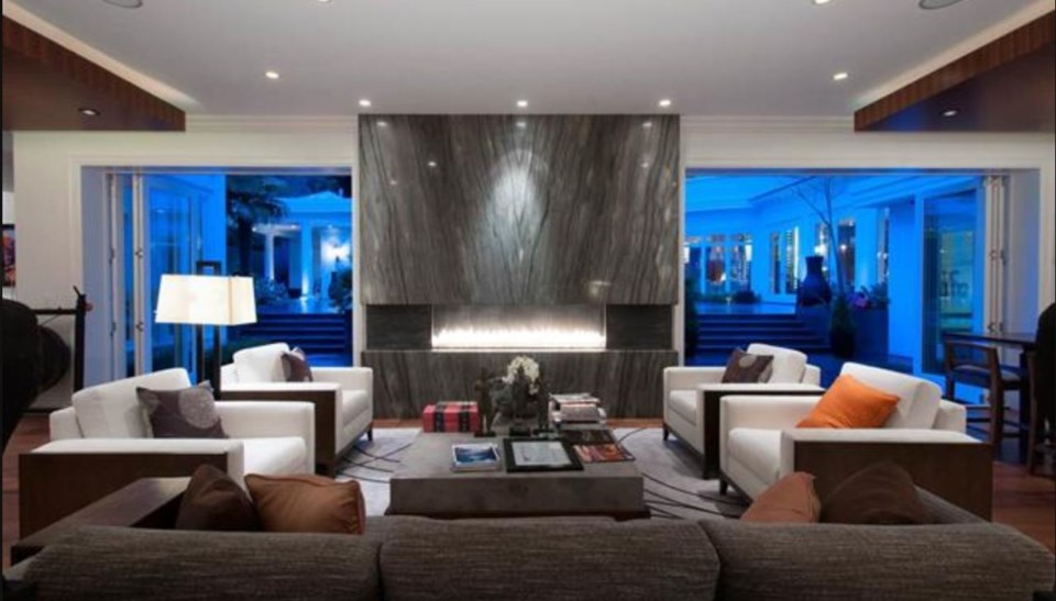 West Vancouver White House $22m Feb 16 flex room