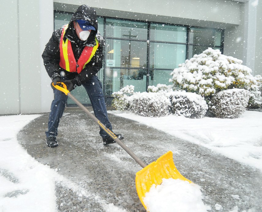 Snow Hits the North Shore