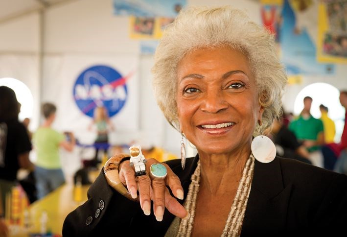 nichelle-nichols-at-fancon..jpg