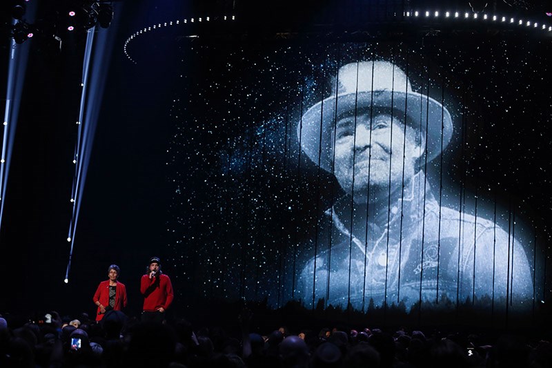 Musicians paid tribute to Gord Downie Sunday night at the Juno Awards.