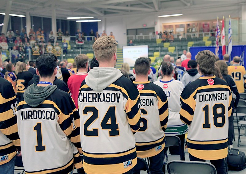 #HumboldtStrong: Tri-Cities gather to mourn Humboldt Broncos deaths, support community_6