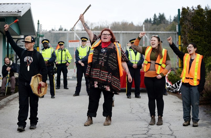 pipeline protest kinder Morgan