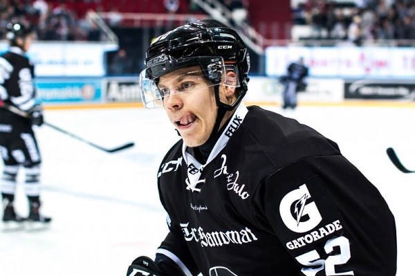 Petrus Palmu skates in warm-up for TPS in the Finnish Liiga.