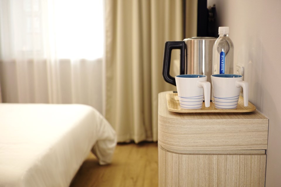 hotel room kettle