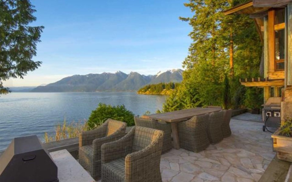 Bowen Island estate outdoor living