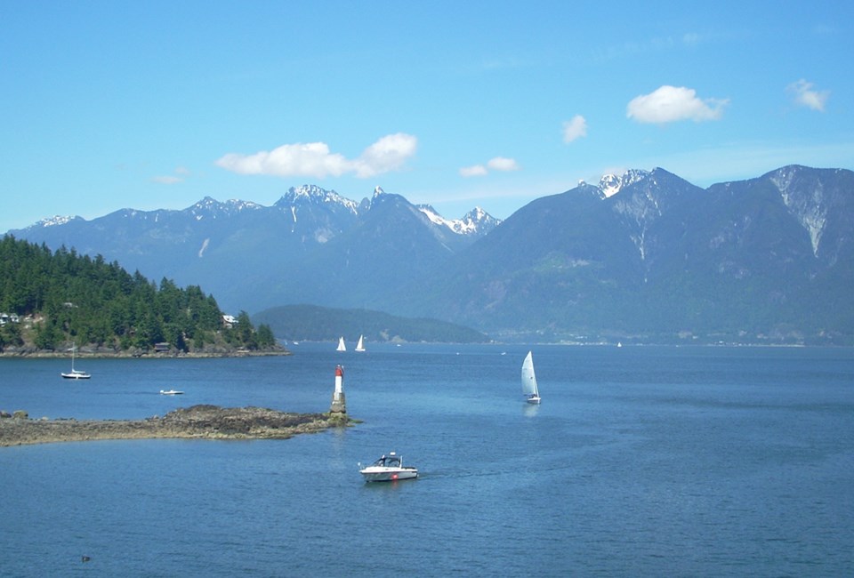 boating bowen island