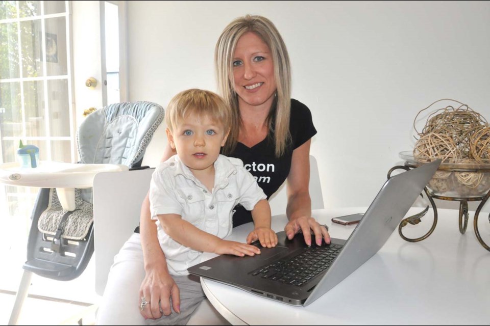 Shannon Sawicki started blogging about her life as a mom and quickly built up a base following of more than 1,000 subscribers. It’s a way to make some money and spend time with family. Daisy Xiong photo