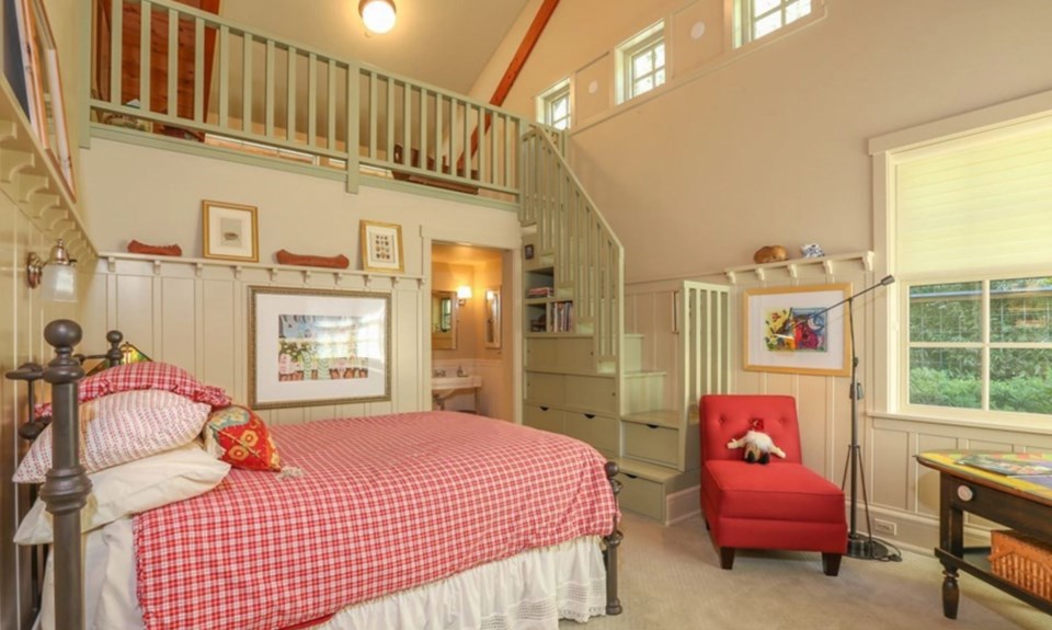 Oprah Orcas house loft room