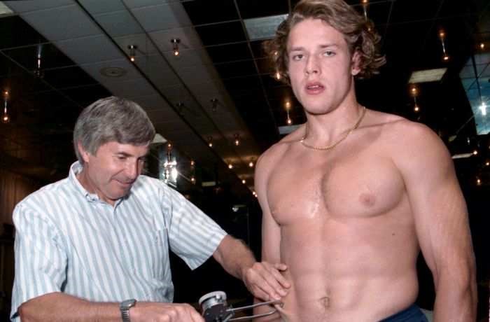 At medicals at Canucks training camp in Kamloops, Pavel Bure gets a trim test from Dr. E.C. Rhodes. Photo filed Sept. 5, 1994. Ralph Bower/Vancouver Sun