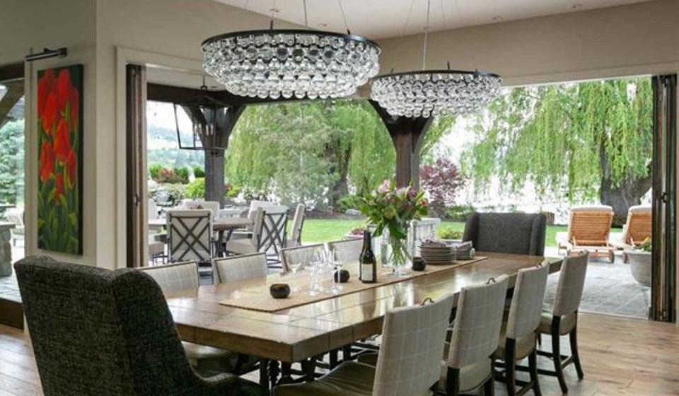 Kalamalka lake house dining