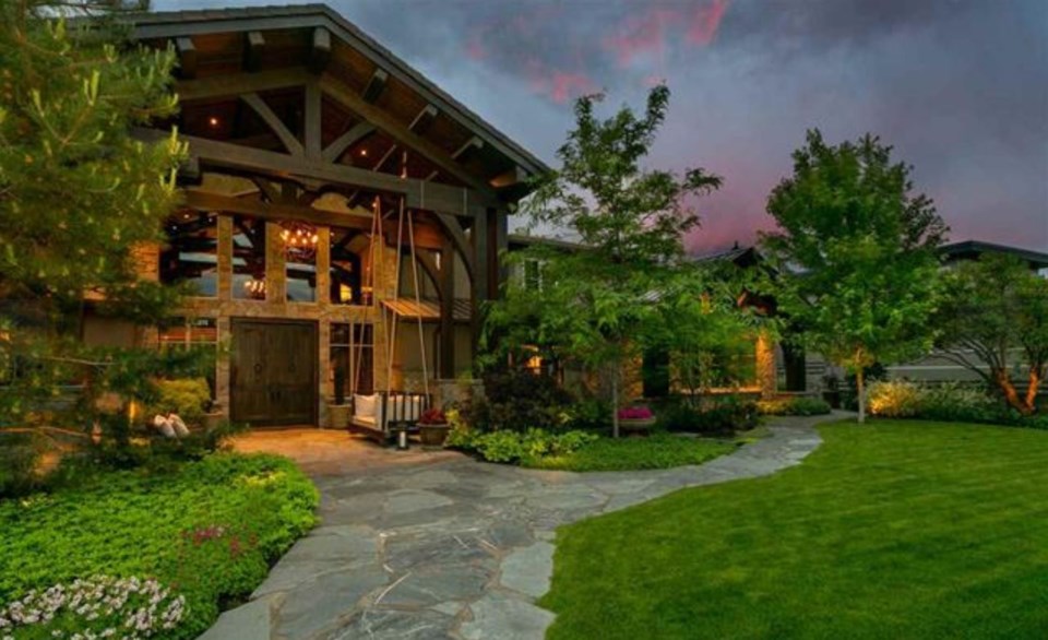 Kalamalka lake house entrance