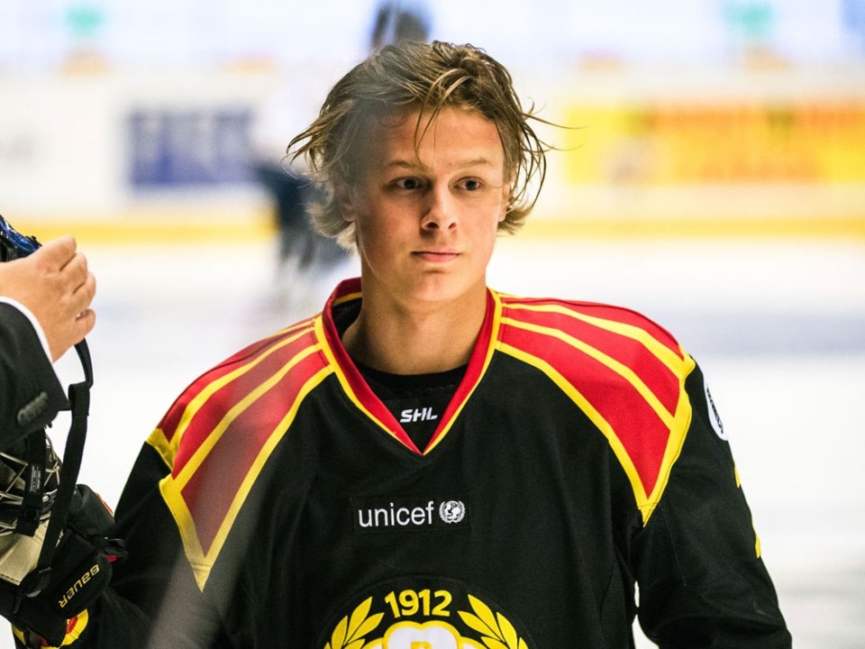 Adam Boqvist before a Brynas IF game in the SHL.