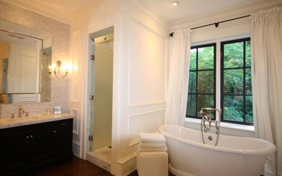 Southlands forest house master bathroom