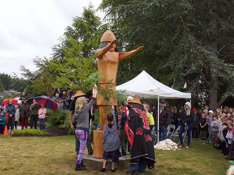 Westview Elementary School welcome pole