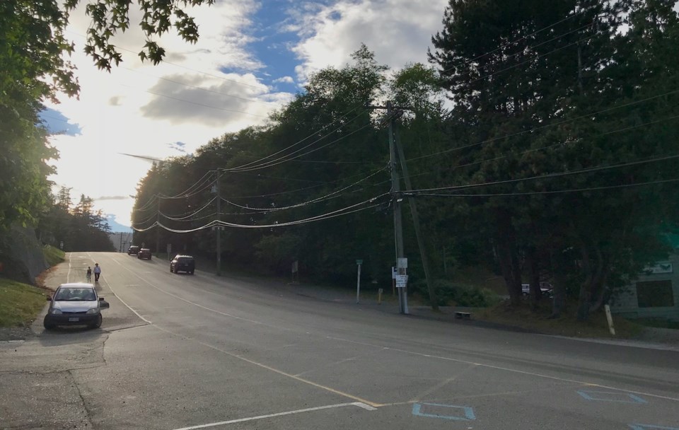 Couple walking down Trunk Road in Snug Cove.