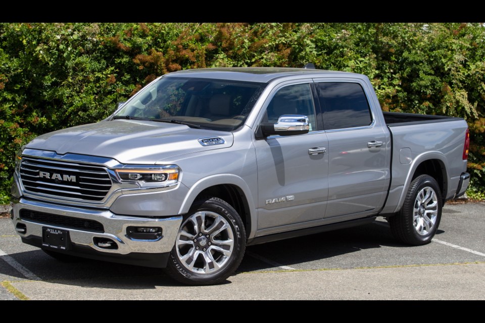 The Ram 1500 gets a facefilt for the 2019 model, and includes new features that keep it competitive with its rivals.