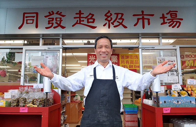 Robert Peng has spent the past 22 years welcoming customers with open arms to his Tung Fat Super Market on Johnson Street. But on Saturday, he's closing the store so he can spend more time enjoying his family and getting some exercise.