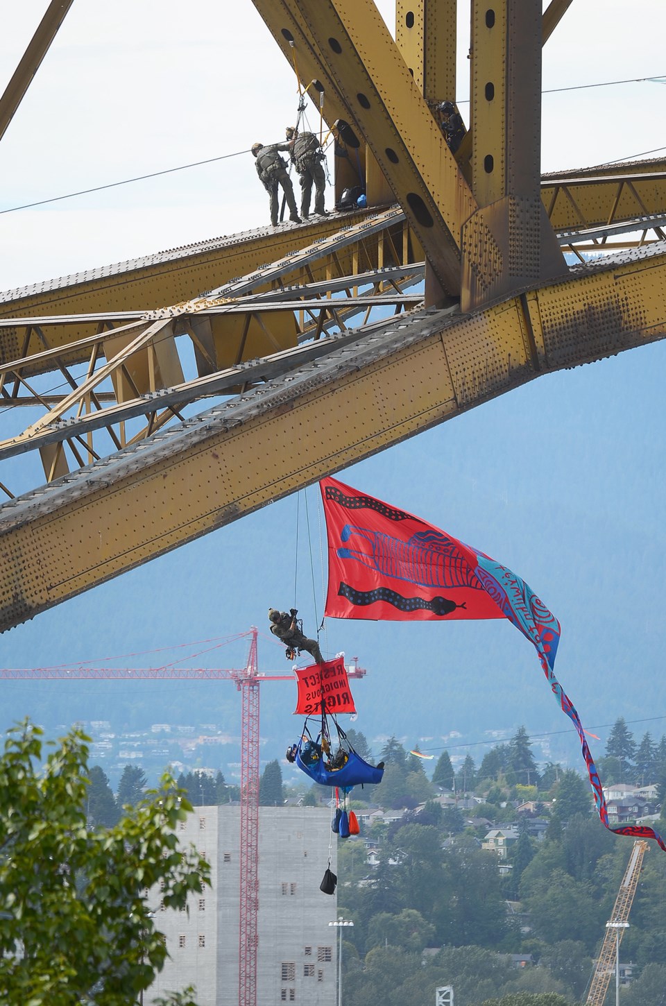 PHOTOS: Greenpeace protesters removed from Iron Workers bridge_1