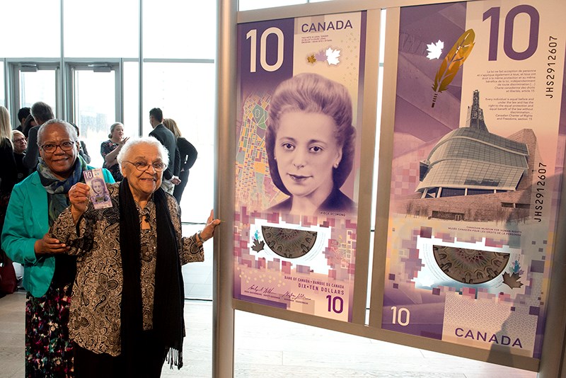 Wanda Robson helps unveil a new $10 bank notes featuring her sister Viola Desmond.