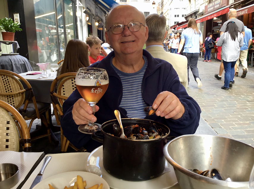 Eric Hanson sipping a Leffe with mussels.