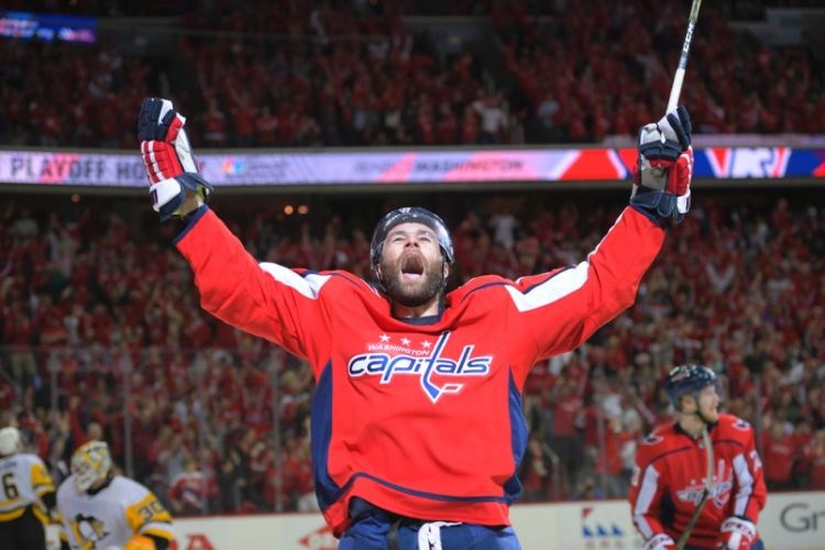 connolly-and-cup--timing-de.jpg