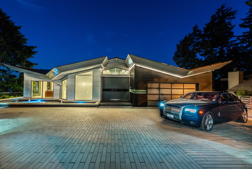 4580-Marine-Drive-West-Vancouver-exterior