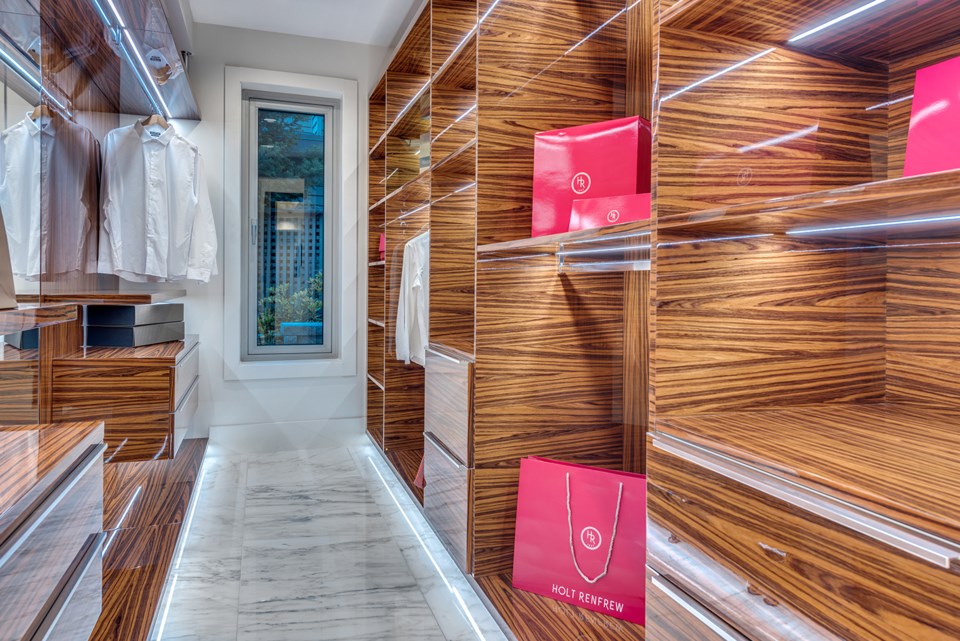 4580-Marine-Drive-West-Vancouver-closet