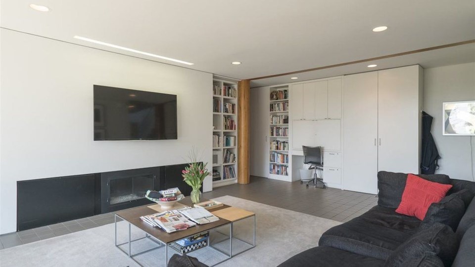 Erickson Hwang house family room