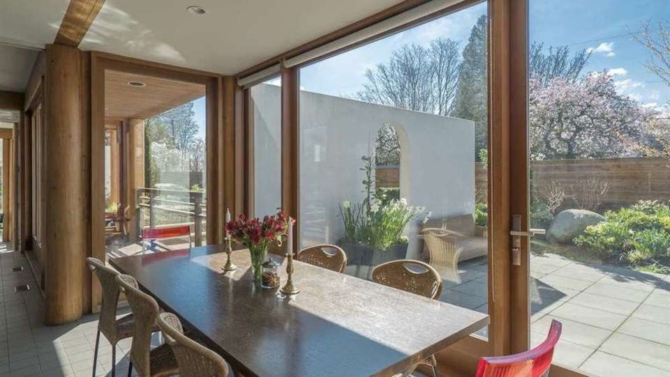 Erickson Hwang house dining room