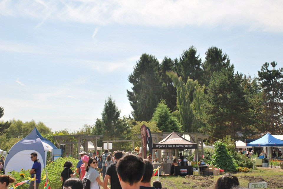 garlic festival sharing farm