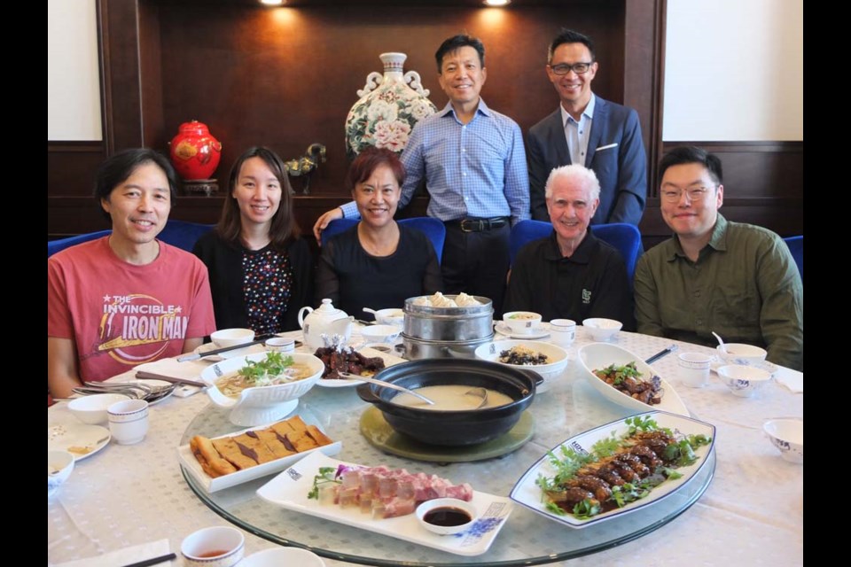 “Feast Asian Dining Festival” producers Sonny Wong and Alvin Chow (standing, from left) enjoy Shanghai cuisine with Yuan’s restaurant director Hayley Zhou (second from left) and festival sponsor Sherry Jiang (middle), owner of Dragon Mist Distillery, and other festival committee members. Daisy Xiong photo