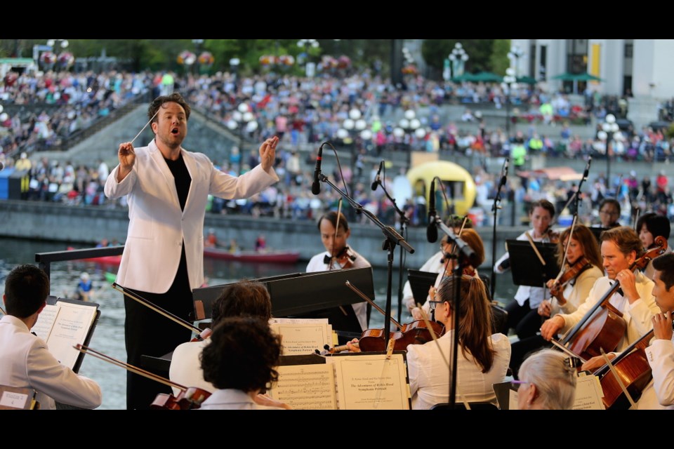 Christian Kluxen conducts the Victoria Symphony at Symphony Splash. Aug. 5, 2018