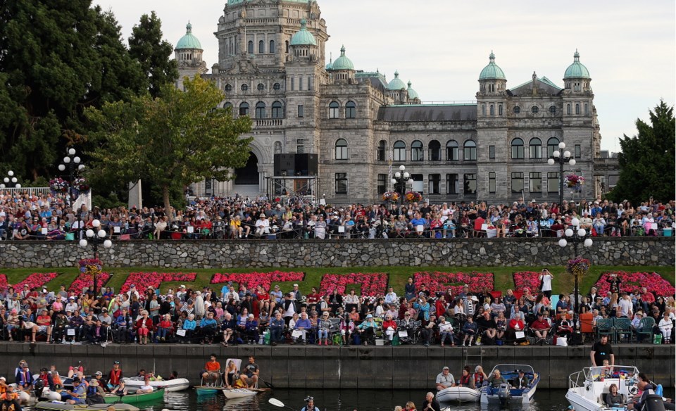 Big Splash crowd praised for tidiness Victoria Times Colonist