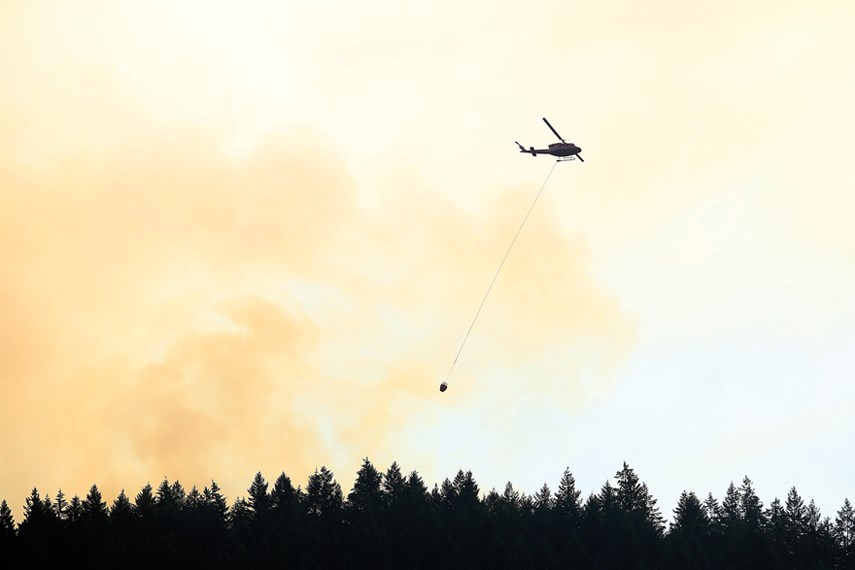 ‘They are unleashing hell on it.’ Horseshoe Bay wildfire 25 per cent contained_2