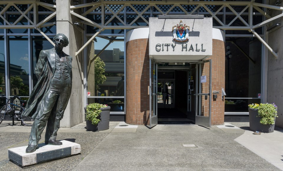 John A Macdonald statue, Victoria City Hall