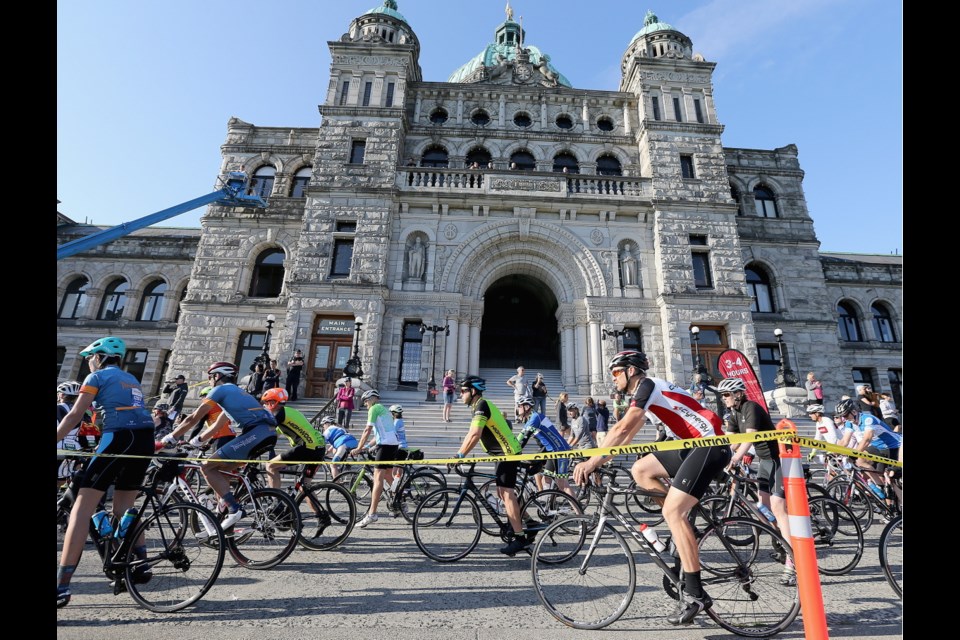 Riders roll at the legislature for the 2018 Tour de Victoria.
