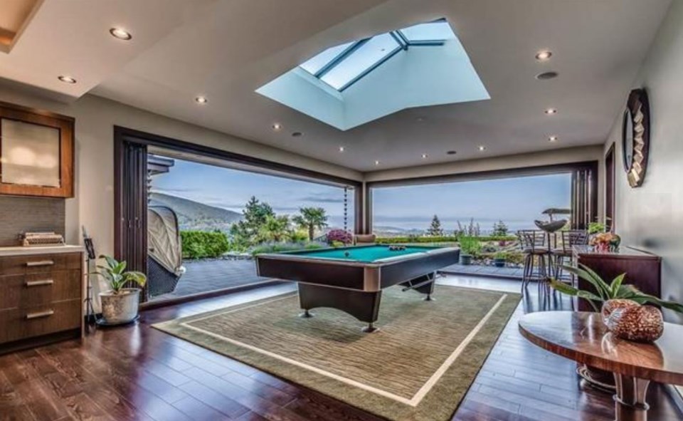 British Properties lake view house family games room