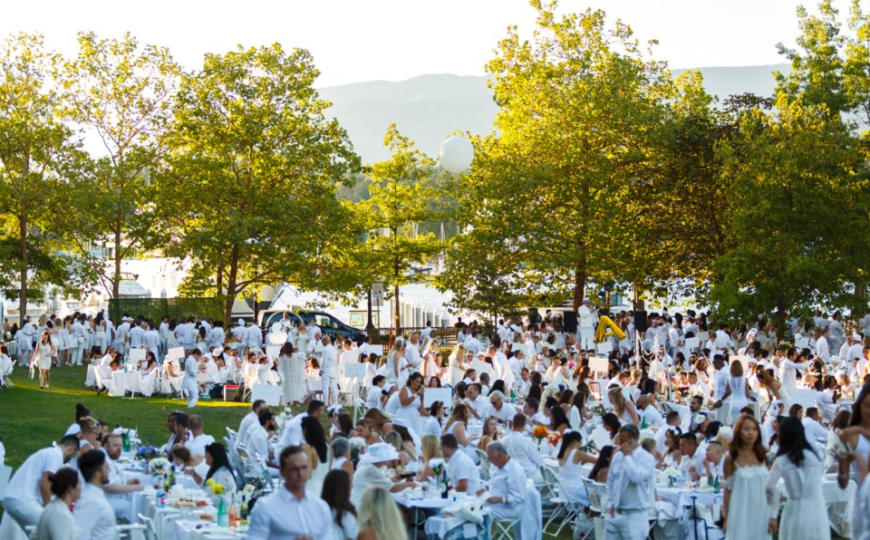 Diner en Blanc