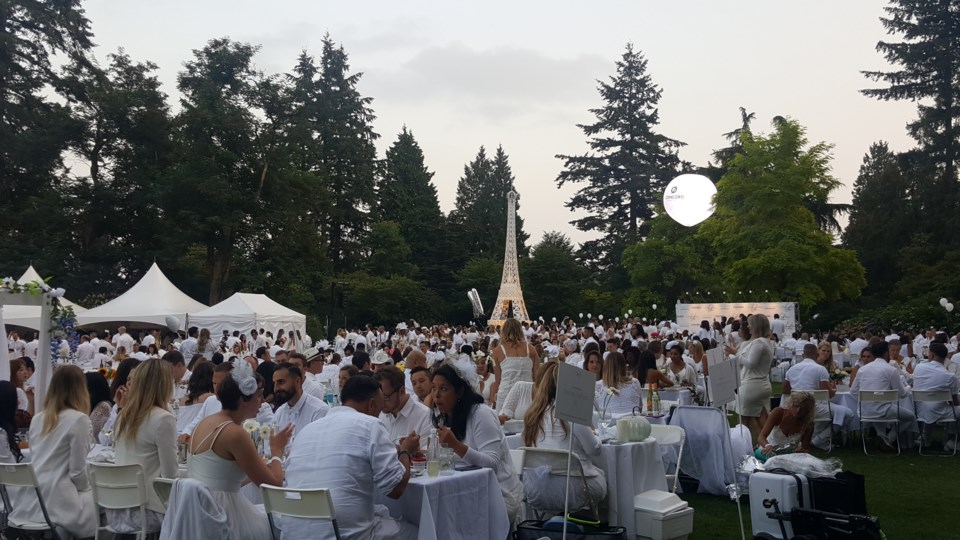 Diner en Blanc