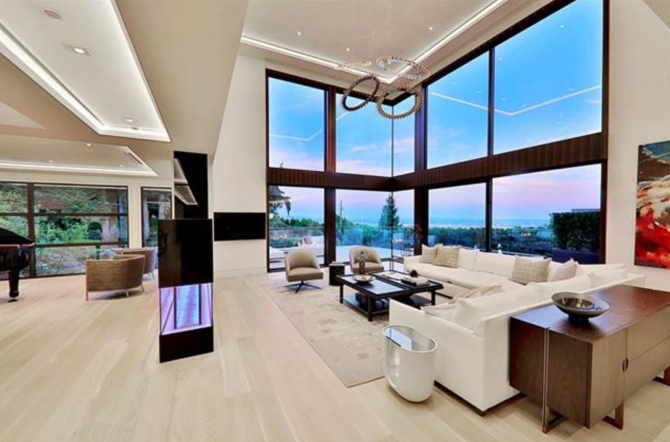 modern mansion interior living room