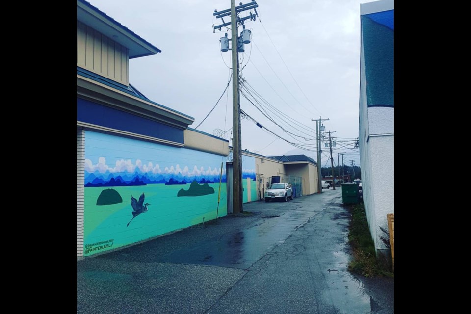 This is "1 1/2 ave" alley behind Saha and the Red Apple in downtown Squamish. Painted by Liesl Petersen @painterliesl on Instagram