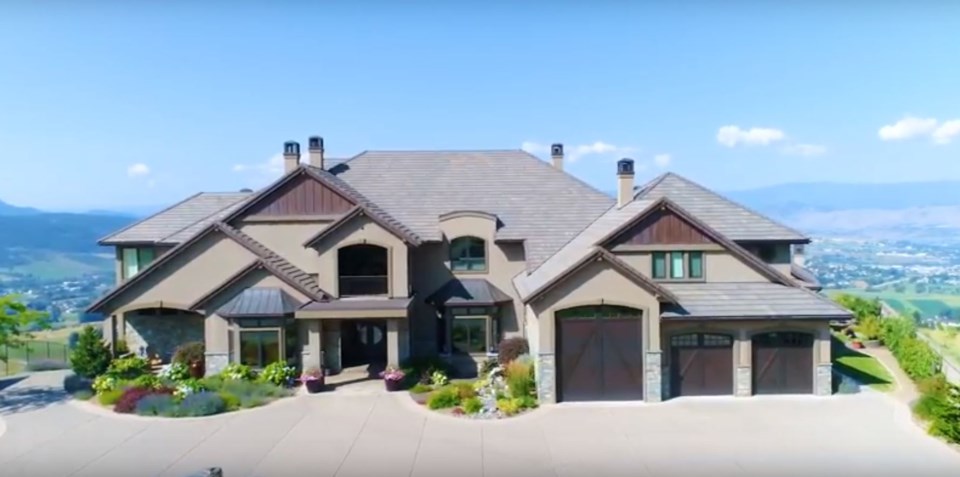 Okanagan Valley mansion exterior drive